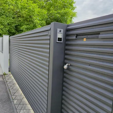 Dina Διαμέρισμα *