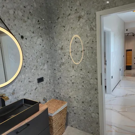 Dina * Μαριμπόρ