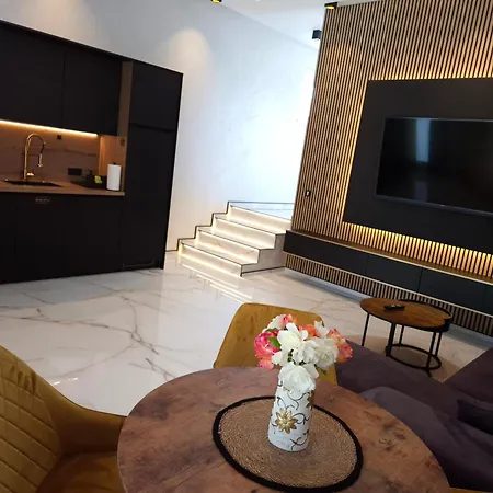 Dina * Μαριμπόρ