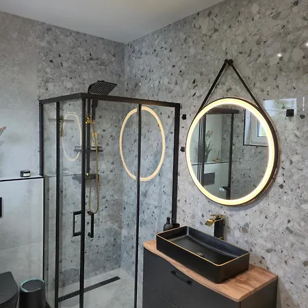 Dina Μαριμπόρ