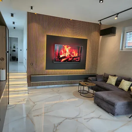 Dina Μαριμπόρ