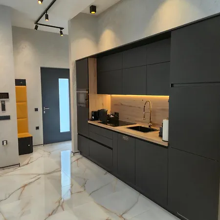 Dina * Μαριμπόρ